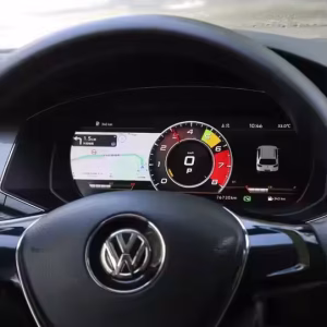 Quadro strumenti digitale Volkswagen Passat installato 2016 2017 con display IPS LCD da 12.3 inch sul cruscotto nell'abitacolo